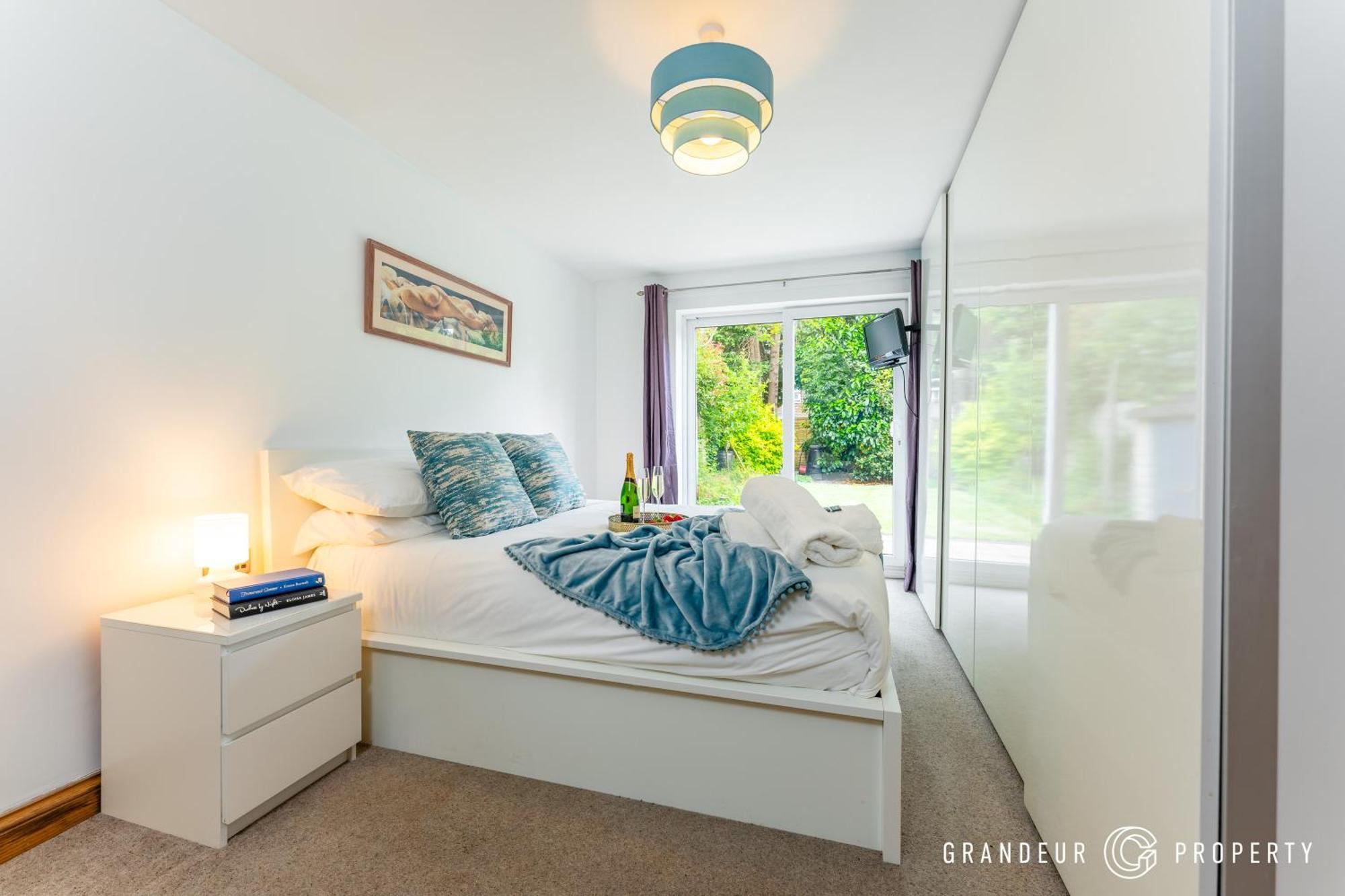 Bracken Bliss By Grandeur Property Ferndown Exterior photo